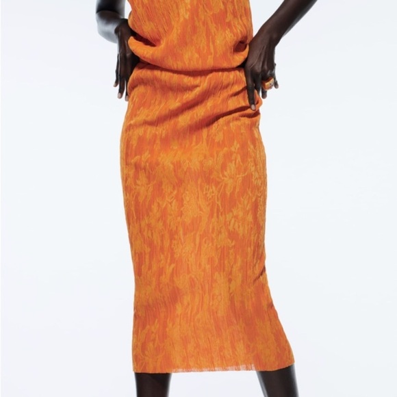 Zara Orange pencil Skirt
NWOT - Picture 2 of 5